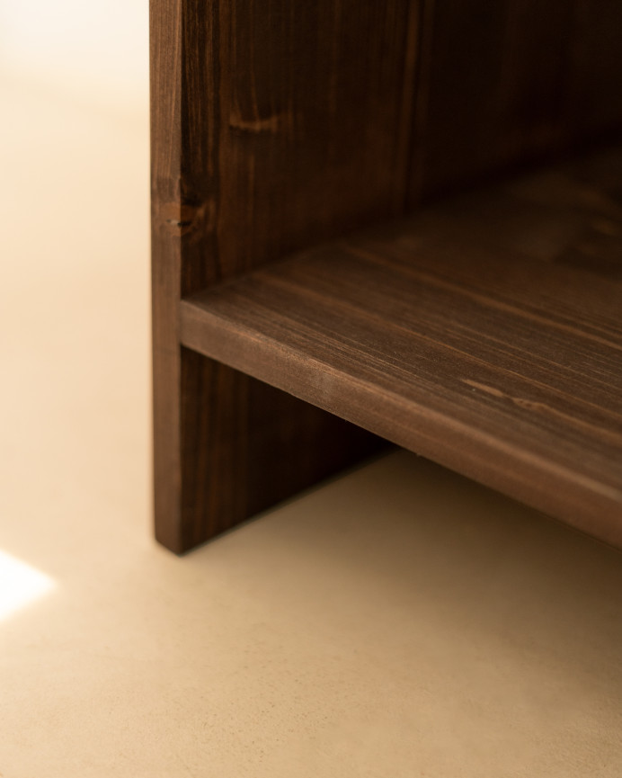 Table de chevet en bois massif avec un tiroir couleur noyer en différentes tailles