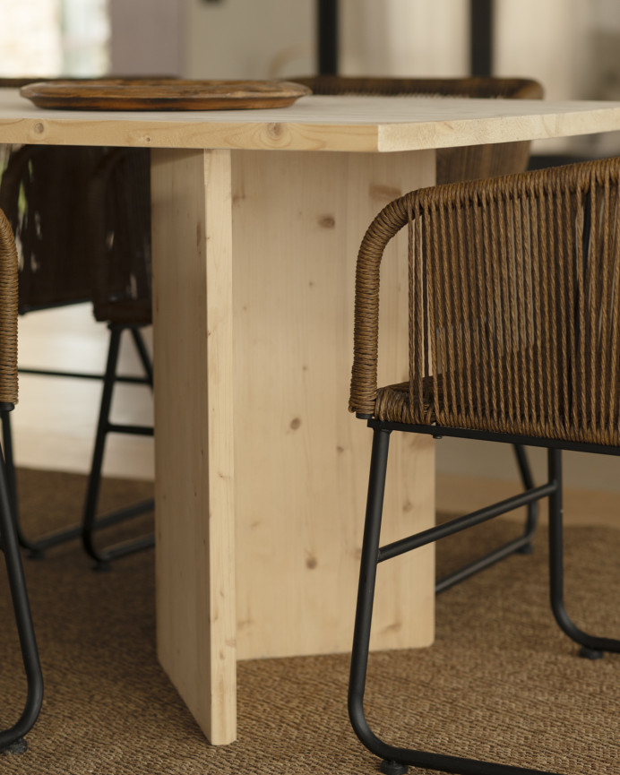 Table de salle à manger en bois massif en ton naturel en différentes tailles