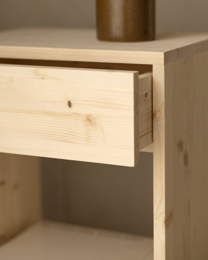 Pack de 2 tables de chevet en bois massif avec un tiroir en ton naturel en différentes tailles