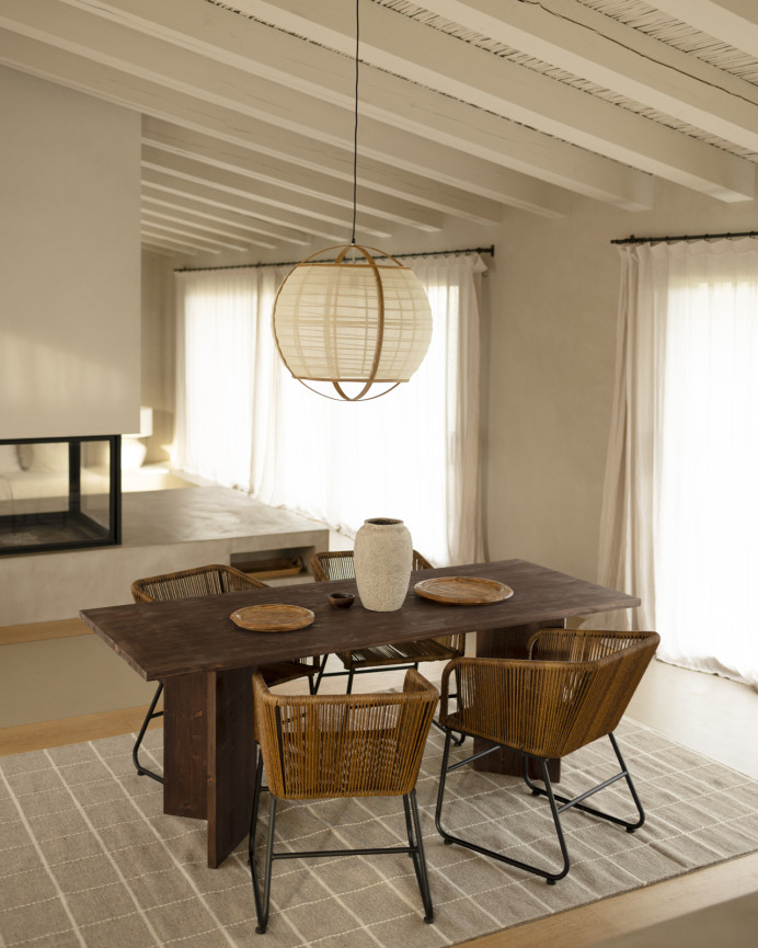 Table de salle à manger en bois massif en ton noyer en différentes tailles