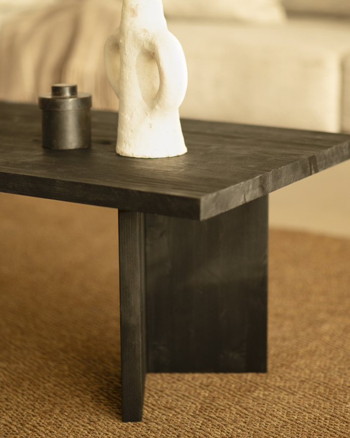 Table basse en bois massif en ton noir 120x55cm