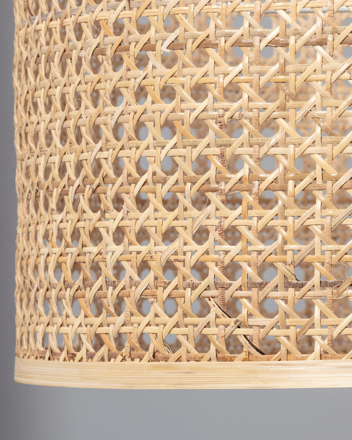 Plafonnier réalisé avec une tresse en rotin