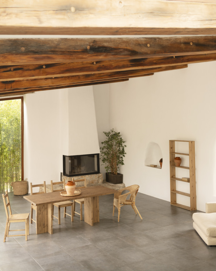 Table à manger en bois massif ton chêne foncé en différentes tailles