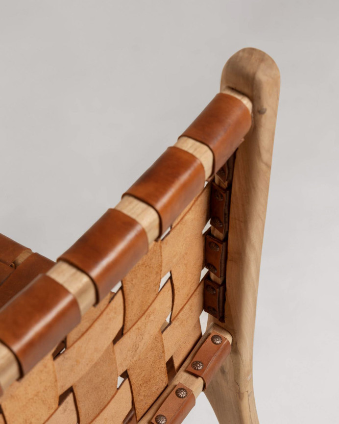 Chaises en cuir et bois de teck 80x46cm
