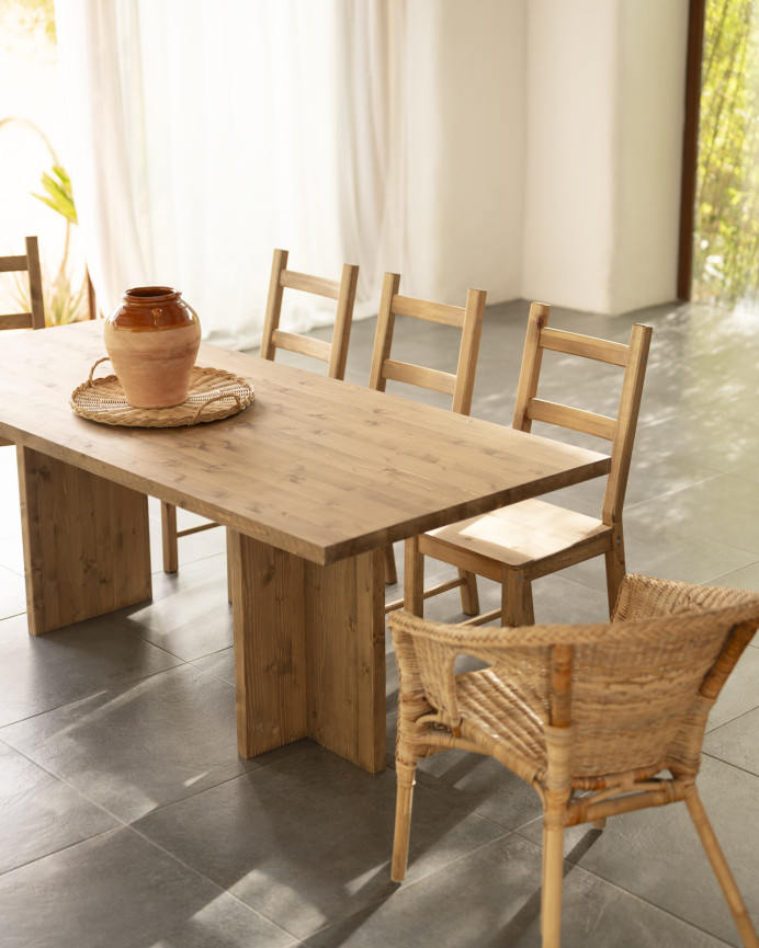 Table à manger en bois massif ton chêne foncé en différentes tailles