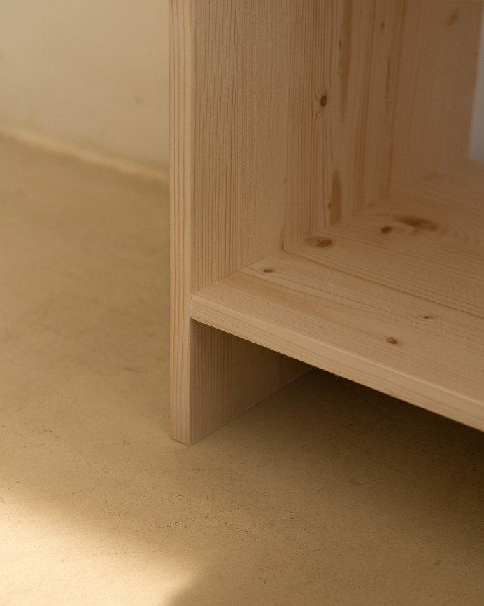 Pack de 2 tables de chevet en bois massif avec un tiroir en ton naturel en différentes tailles