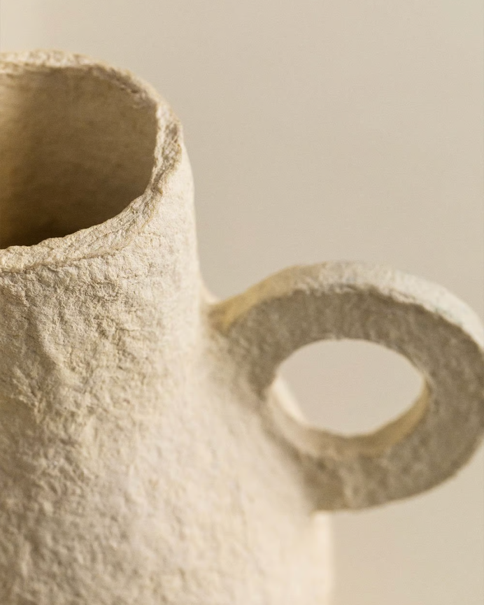 Vase en papier mâché beige de 18cm