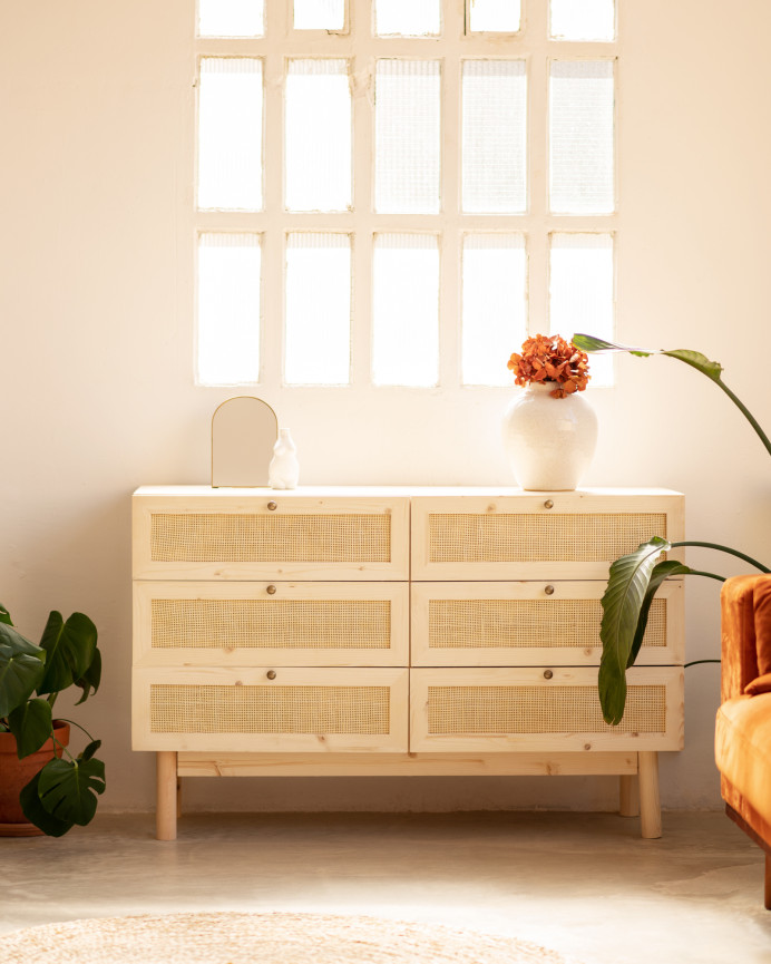Commode en bois massif et raphia avec six tiroirs dans un ton naturel 76x120cm