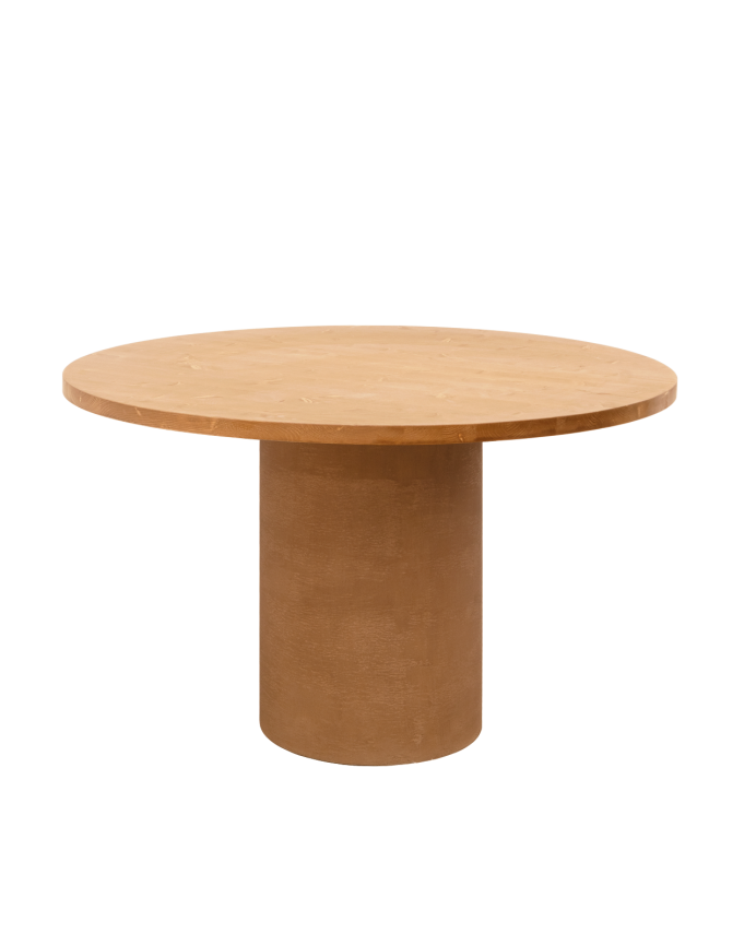Table de salle à manger ronde en bois massif teinte chêne moyen pieds en microciment teinte terracotta en différentes tailles