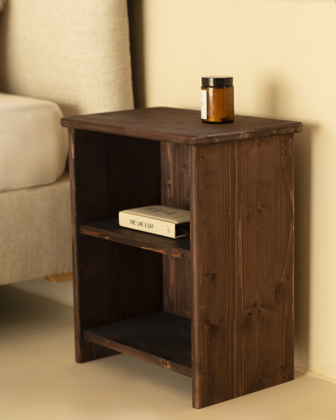 Table de chevet en bois massif en ton noce de 50x42cm