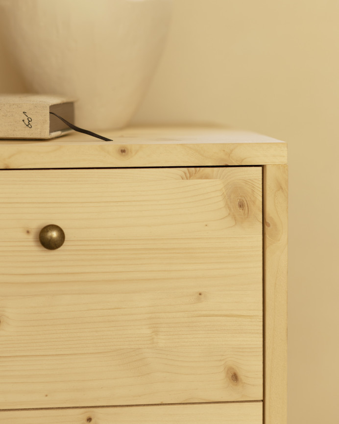 Table de chevet en bois massif avec deux tiroirs en ton naturel de 51x38cm