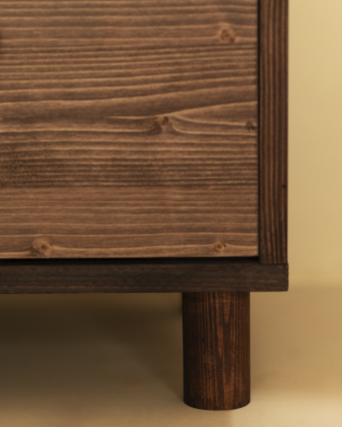 Table de chevet en bois massif avec deux tiroirs en ton noce de 51x38cm