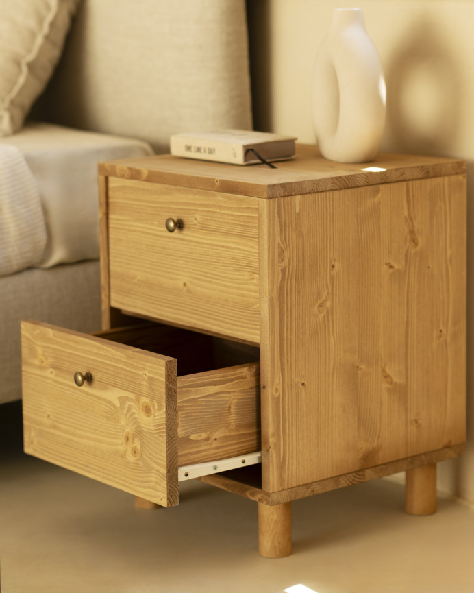 Table de chevet en bois massif avec deux tiroirs en ton chêne moyen de 51x38cm