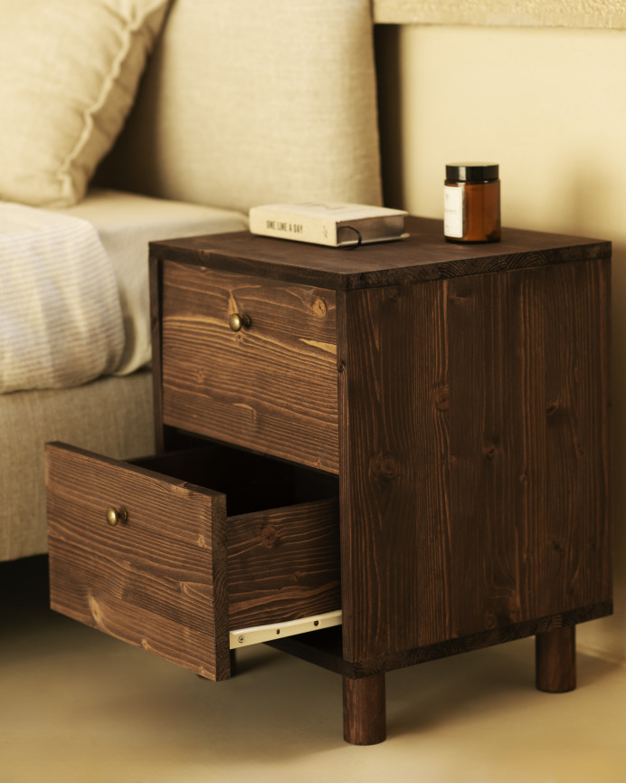 Table de chevet en bois massif avec deux tiroirs en ton noce de 51x38cm