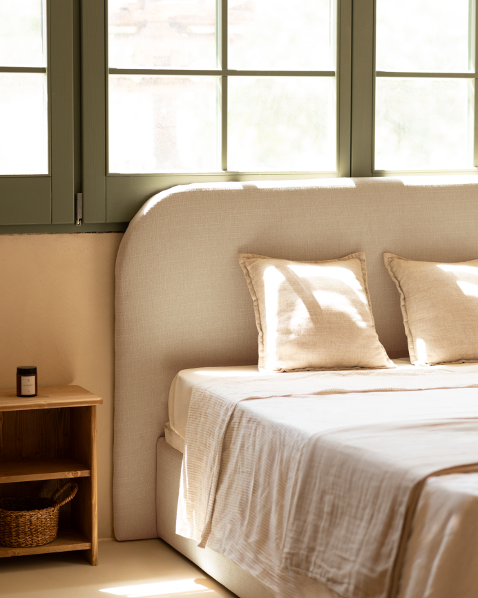 Canapé tapissé gris clair pour les matelas en différentes tailles