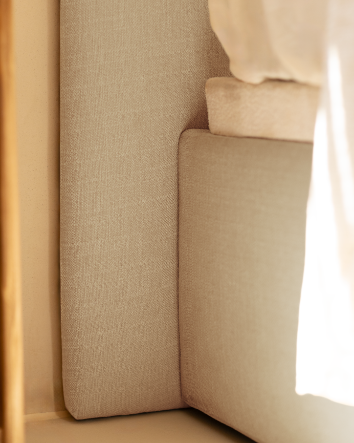 Canapé tapissé gris clair pour les matelas en différentes tailles