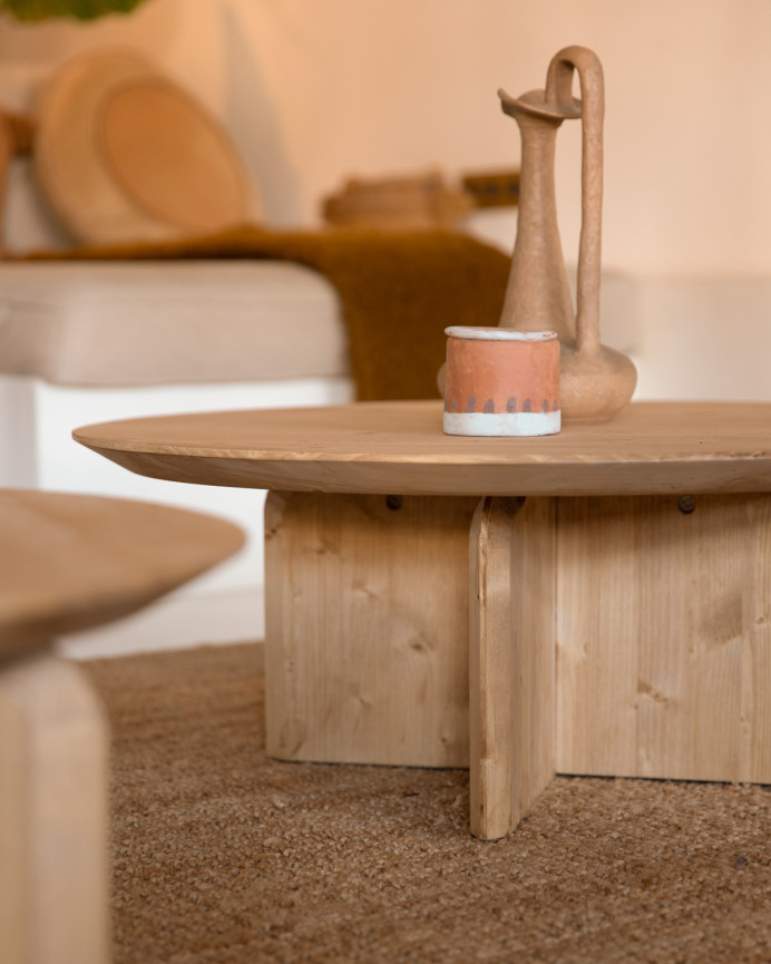 Table basse ronde en bois massif ton chêne moyen en différentes tailles