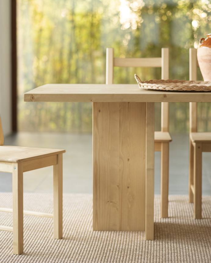Table à manger en bois massif ton chêne moyen en différentes tailles