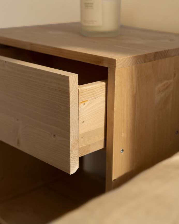 Table de chevet en bois massif avec un tiroir ton chêne moyen en différentes tailles