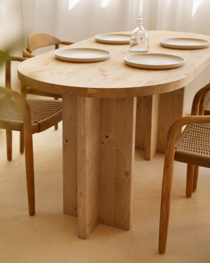 Table à manger ovale en bois massif ton chêne moyen en différentes tailles