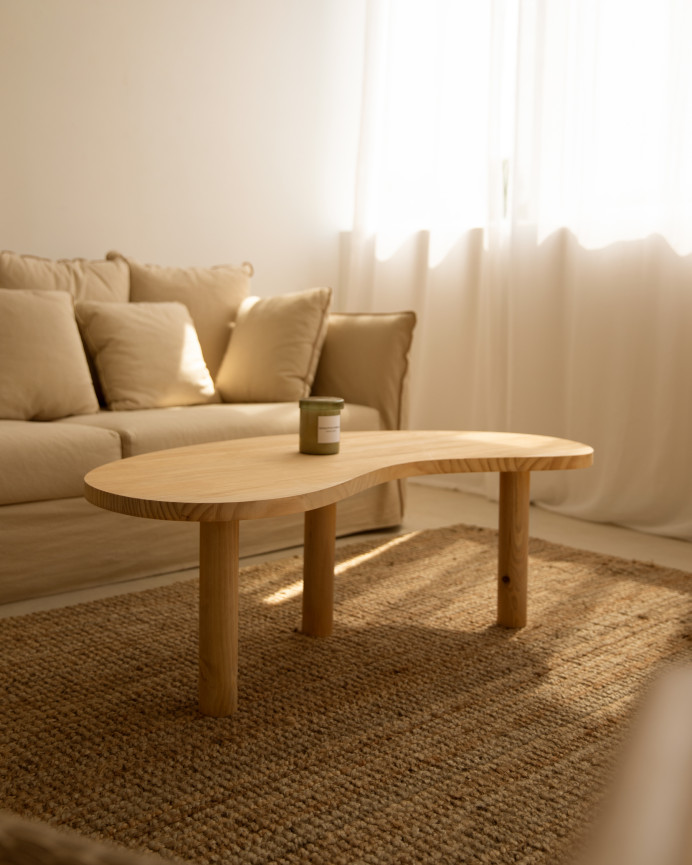 Table basse en bois massif aux formes organiques en teinte chêne moyen en différentes tailles