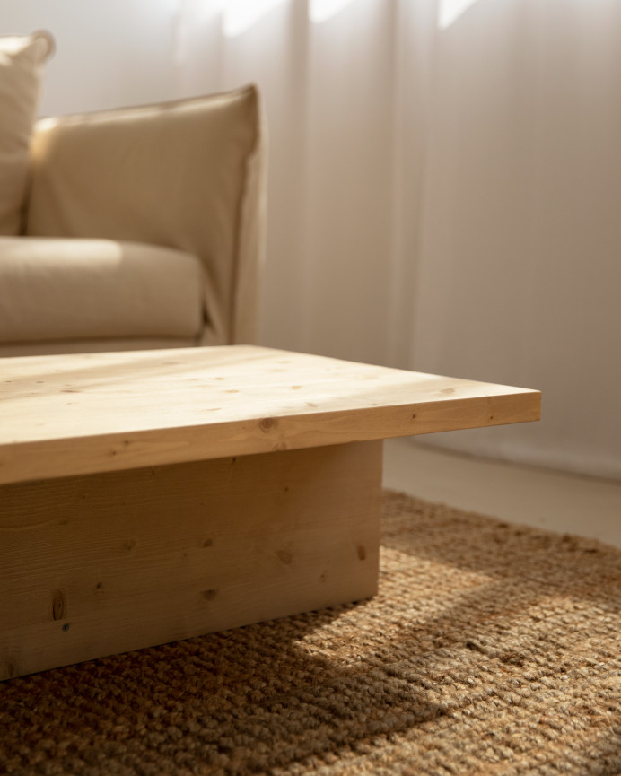 Table basse en bois massif ton chêne moyen 124x27cm