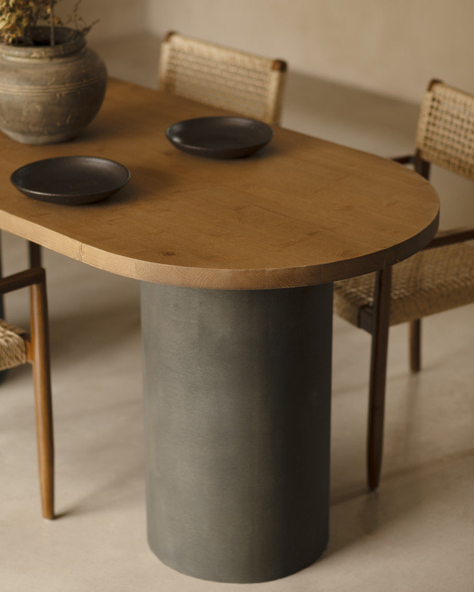 Table de salle à manger ovale en bois massif teinte chêne foncé avec pieds en microciment teinte verte en différentes tailless