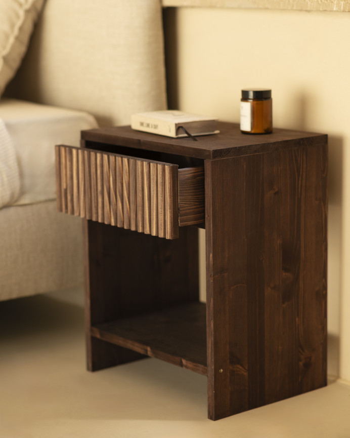 Pack de 2 tables de chevet en bois massif avec un tiroir ton noyer en différentes tailles