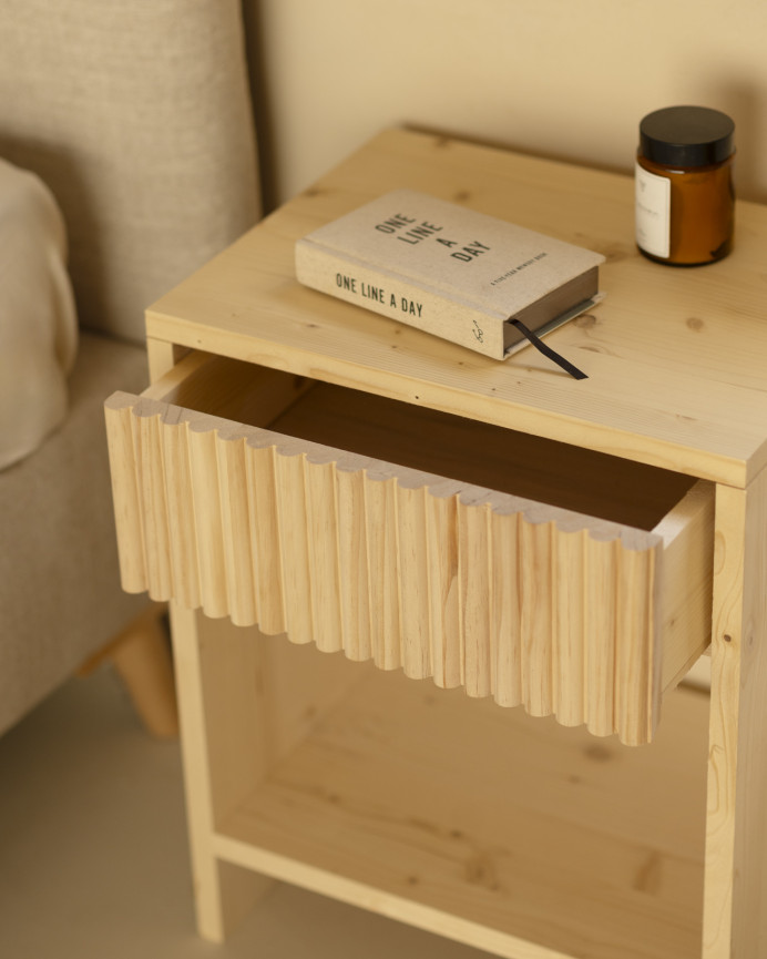 Pack de 2 tables de chevet en bois massif avec un tiroir ton naturel en différentes tailles