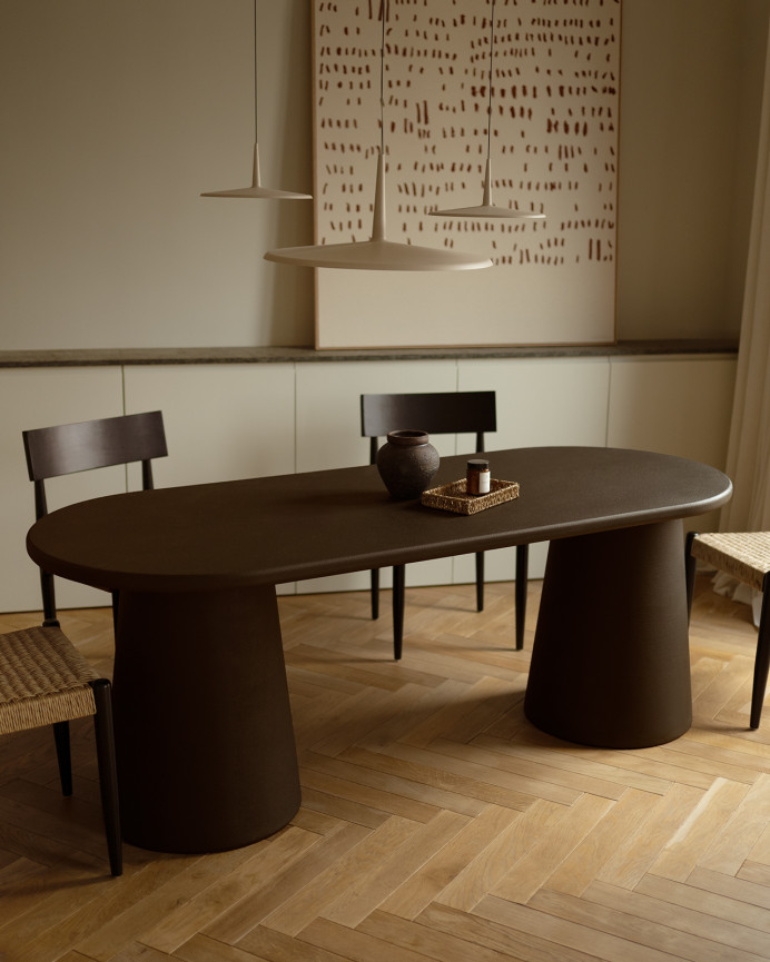 Table de salle à manger ovale en microciment ton marron en différentes tailles