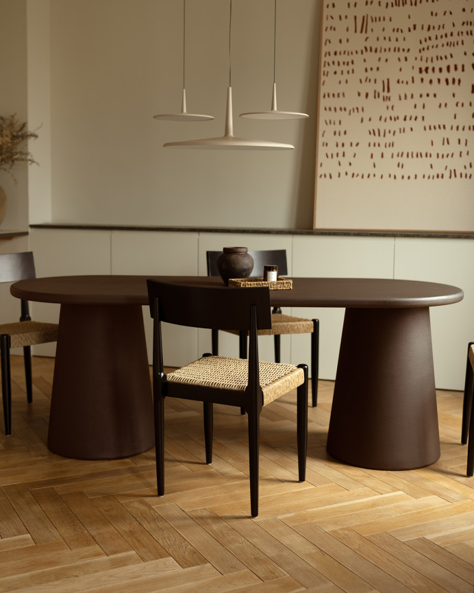 Table de salle à manger ovale en microciment ton marron en différentes tailles