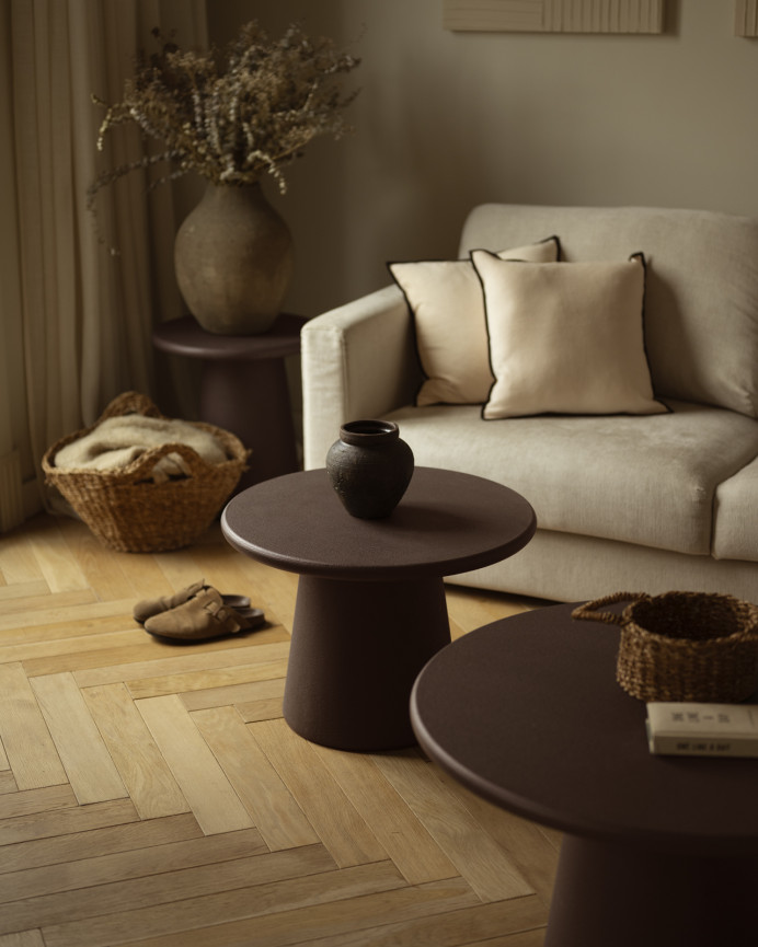 Table basse ronde en microciment marron en différentes tailles