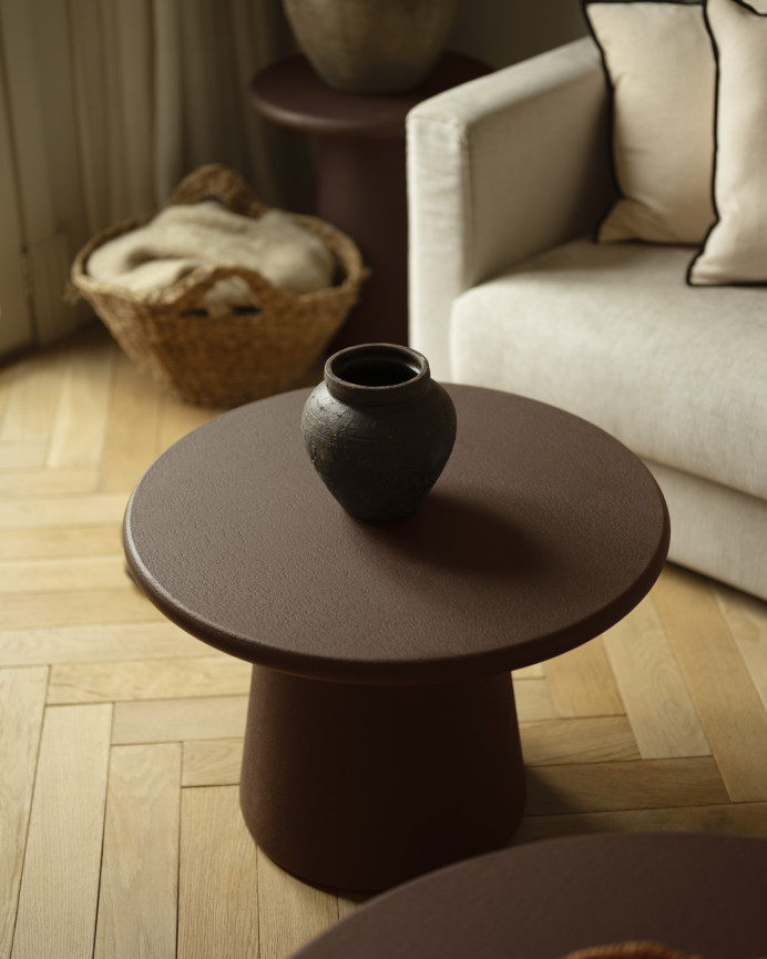 Table basse ronde en microciment marron en différentes tailles