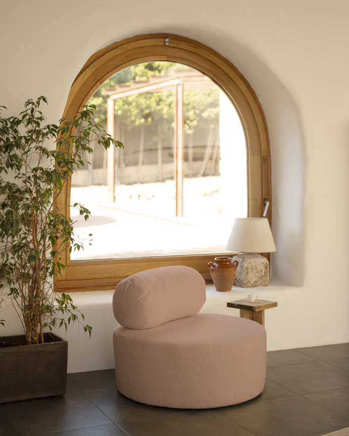 Fauteuil en bouclé rond couleur rose de 91x71cm
