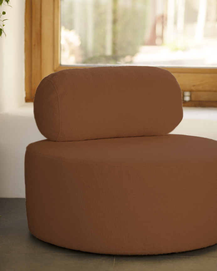 Fauteuil en bouclé rond couleur cuivre marron de 91x71cm