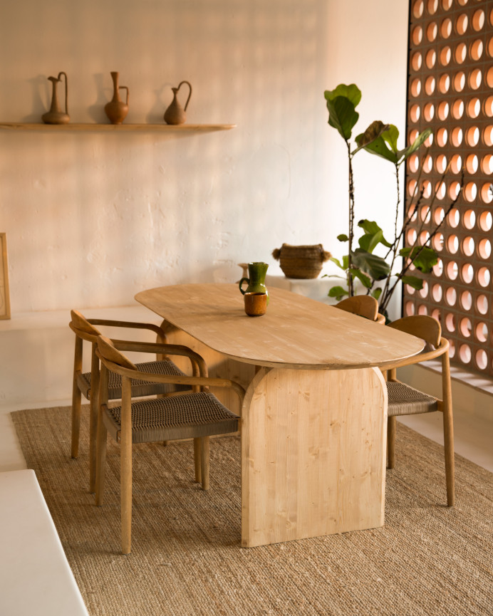 Table à manger ovale en bois massif ton chêne moyen en différentes tailles