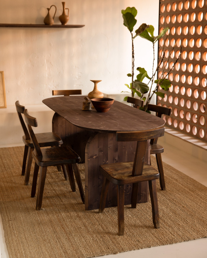 Table à manger ovale en bois massif ton noyer en différentes tailles