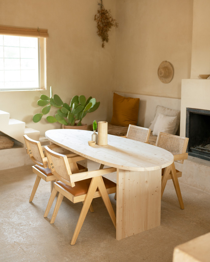 Table de salle à manger en bois massif ton naturel en différentes tailles