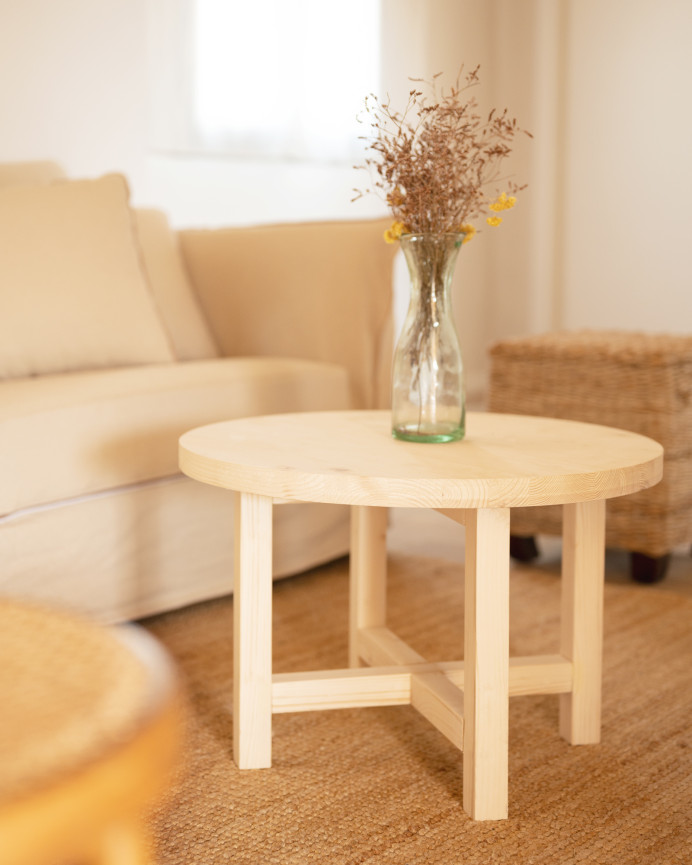 Table basse ronde en bois massif ton naturel en différentes tailles