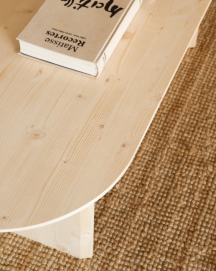 Table basse ovale en bois massif ton naturel en différentes tailles