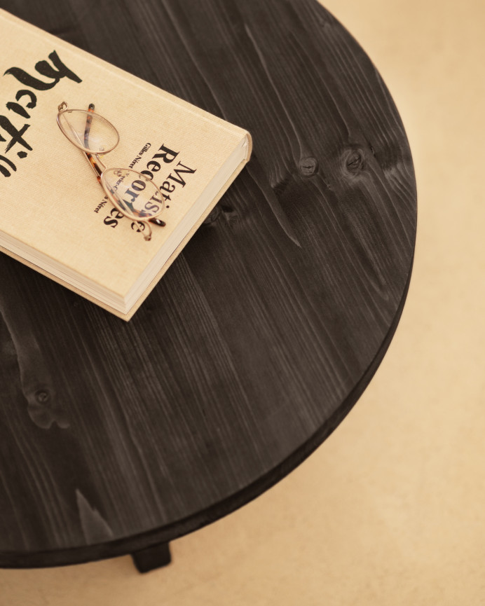 Table basse ronde en bois massif ton noir en différentes tailles