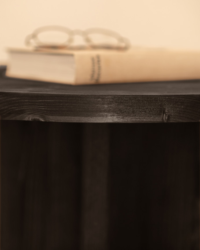 Table basse ronde en bois massif ton noir en différentes tailles