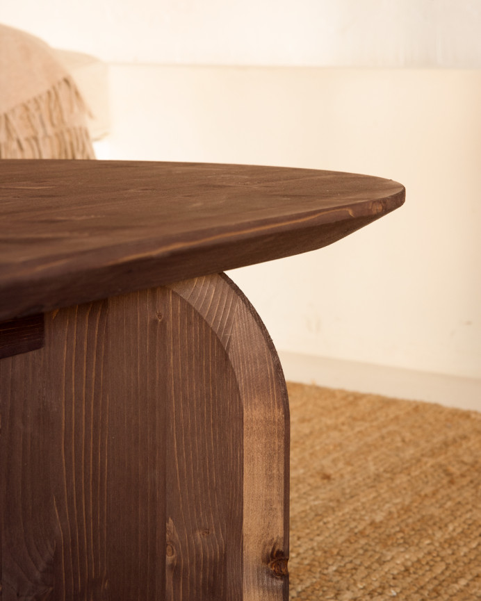 Table basse ovale en bois massif ton noyer en différentes tailles