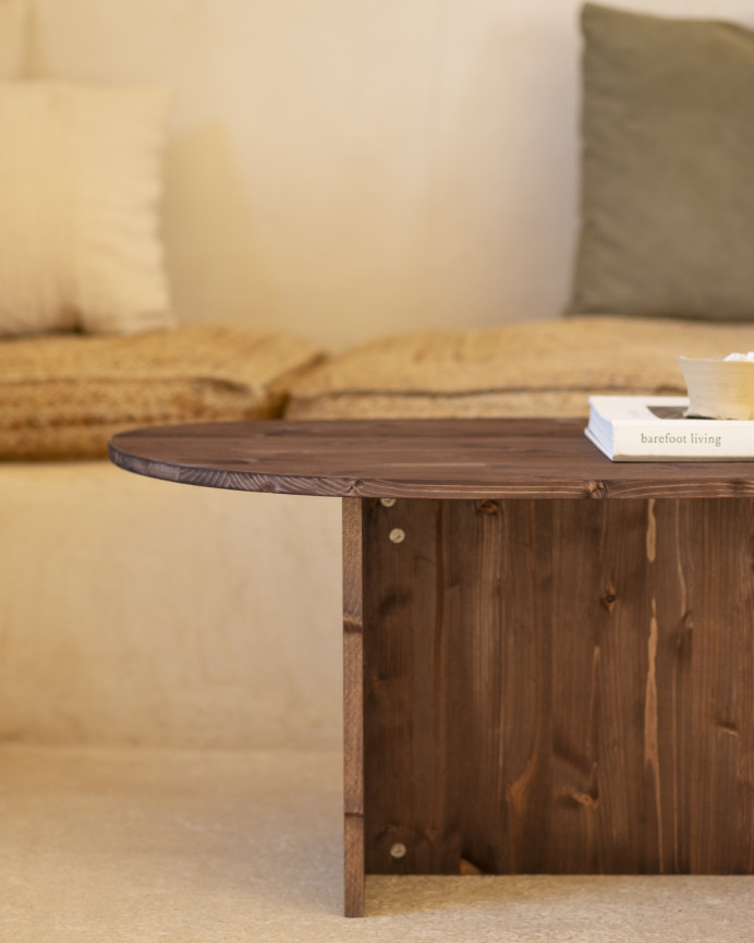 Table basse en bois massif ton noyer de 129cm