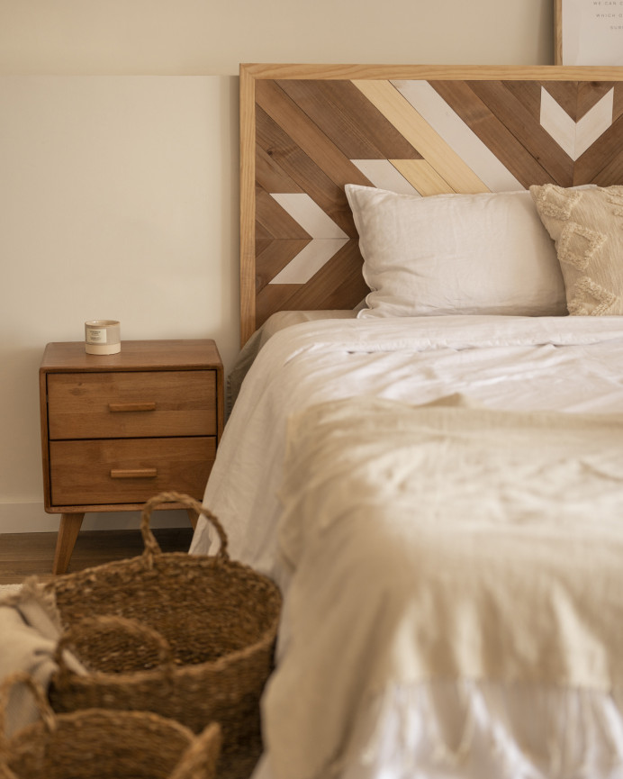 Tête de lit en bois massif de style ethnique dans les tons chêne foncé, naturel et blanc 80x165cm