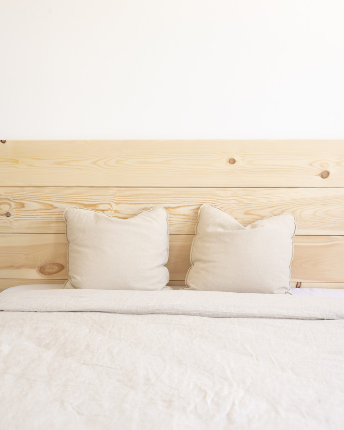 Pack de têtes de lit et de tables de chevet en bois massif ton naturel en différentes tailles