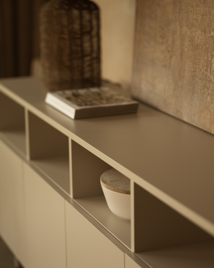 Buffet avec 4 portes laqué en teinte sable de 176x40cm