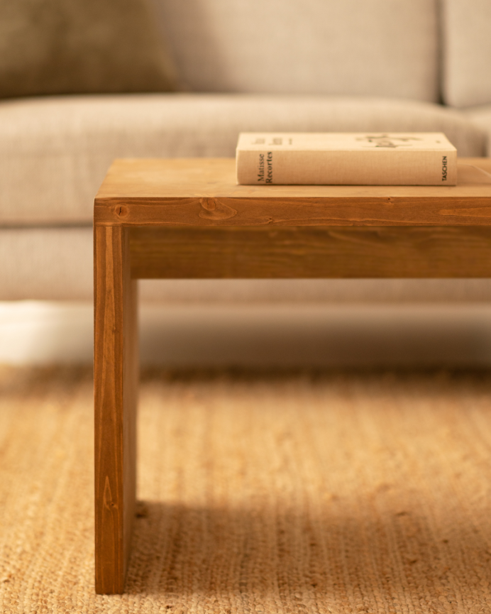 Table basse en bois massif ton chêne foncé de 110x45x35cm