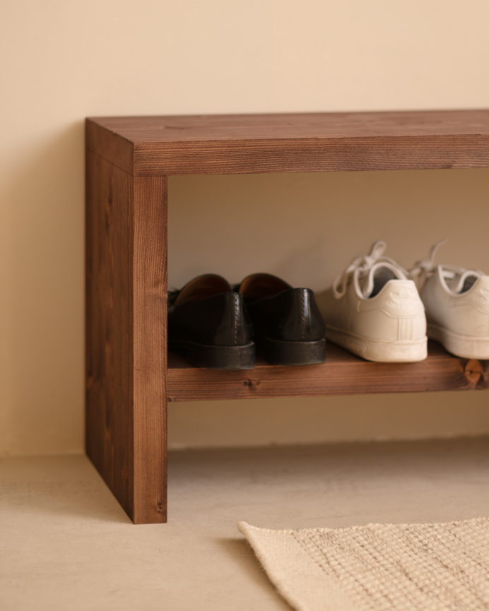 Banc à chaussures en bois massif ton noyer en différentes tailles