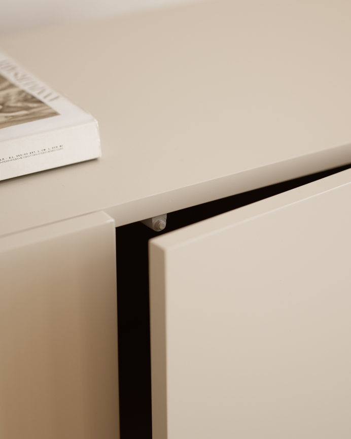 Buffet avec 3 portes laqué en teinte sable de 160x40cm